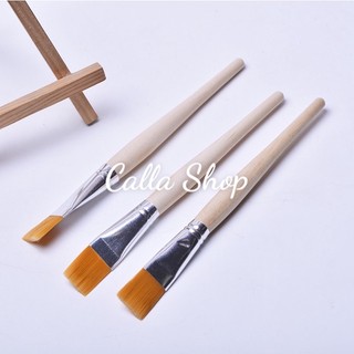 Chổi quét mặt nạ cán gỗ.