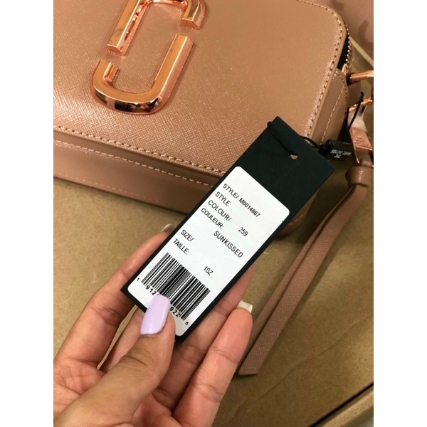 Túi đeo chéo mác màu nude sang chảnh