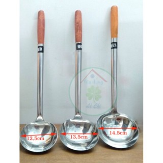  Vá thợ xào inox cán gỗ  có 3 size  cán dài từ 39cm - 42cm 