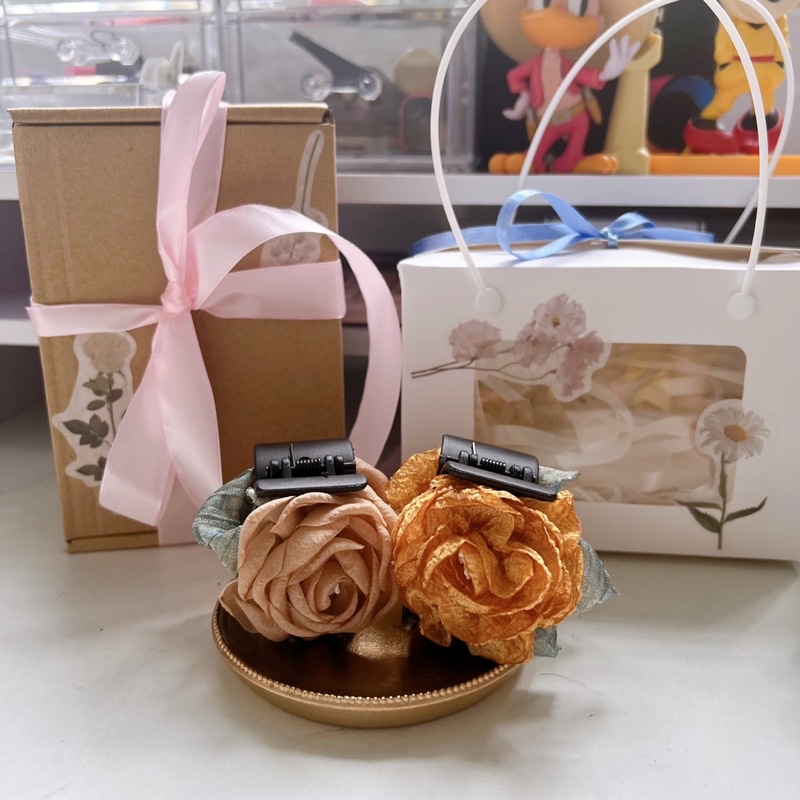 Giỏ quà 20/11 kẹp tóc tặng cô- set 2 kẹp hoa trà voan handmade cao cấp - ý nghĩa