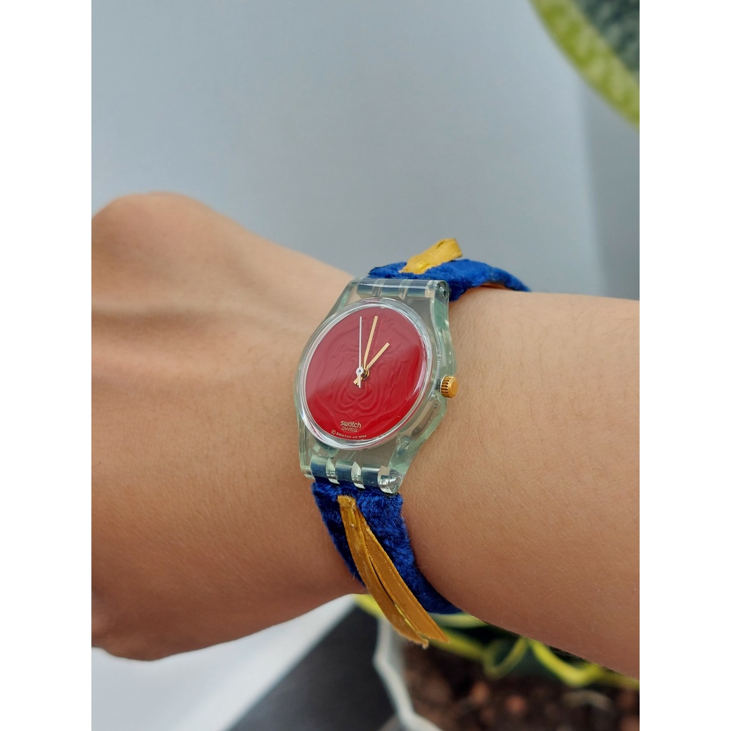 Đồng hồ Thuỵ Sĩ nữ Swatch mặt đỏ chạy pin hàng Si