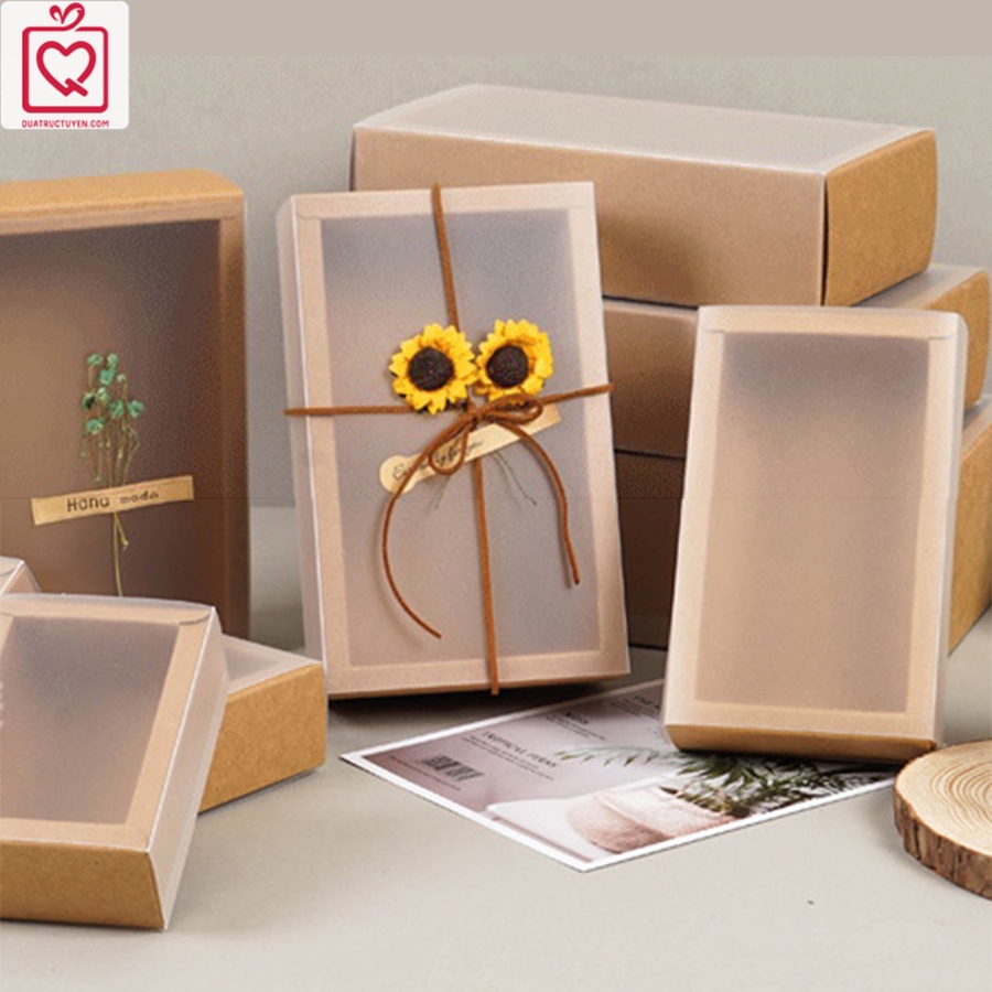 Hộp quà tặng giấy kraft nắp kính trong suốt mờ nắp kéo H12, hộp giấy vintage kèm rơm