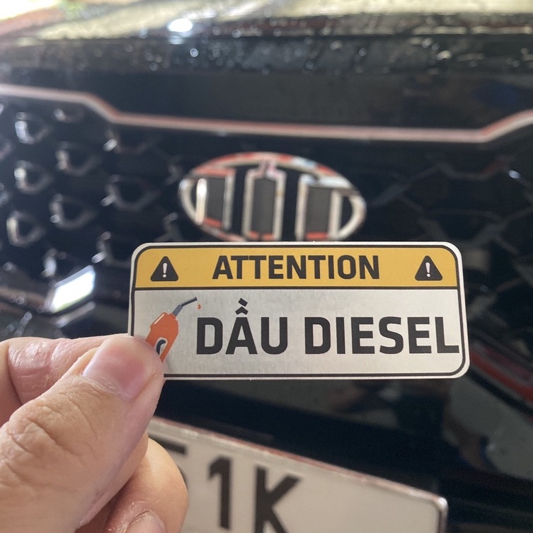 Sticker decal tem nhôm dán nắp bình xăng, cảnh báo đổ xăng A95, đổ dầu diesel trang trí xe ô tô | BigBuy360 - bigbuy360.vn