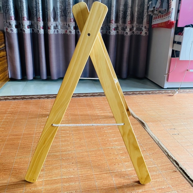 Kệ chữ A cho bé, khung kệ treo đồ chơi gỗ cao cấp điều chỉnh độ cao thấp an toàn cho bé