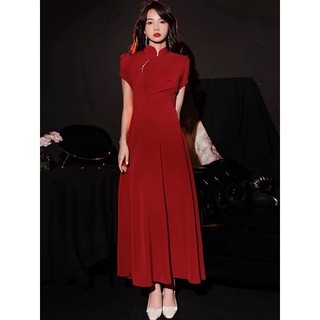 Đầm đỏ cổ tàu phối nút tay bồng