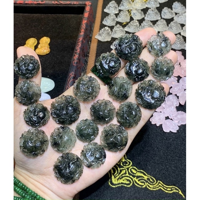 Mặt dây chuyền đeo cổ hồ ly chúa giáng tròn đá thach anh tóc xanh, tóc đỏ hàng thiên nhiên