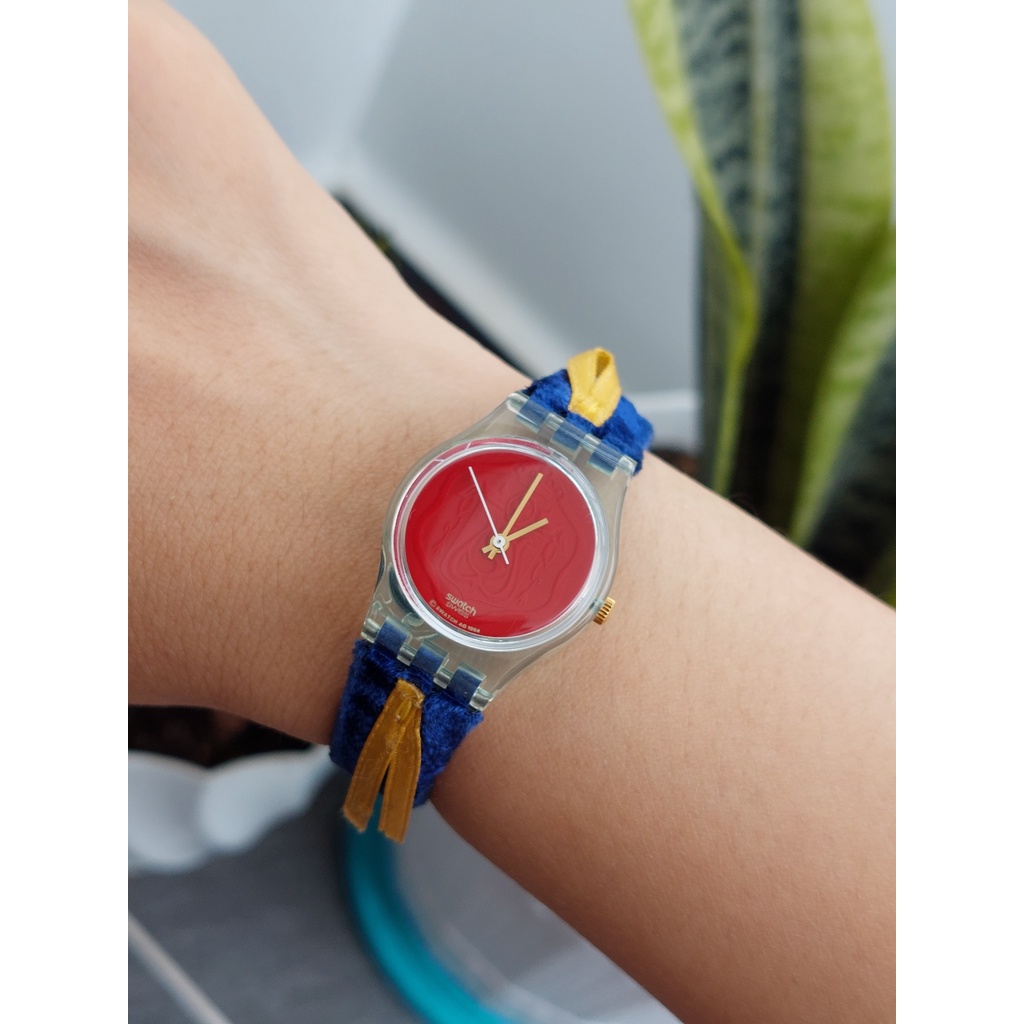 Đồng hồ Thuỵ Sĩ nữ Swatch mặt đỏ chạy pin hàng Si