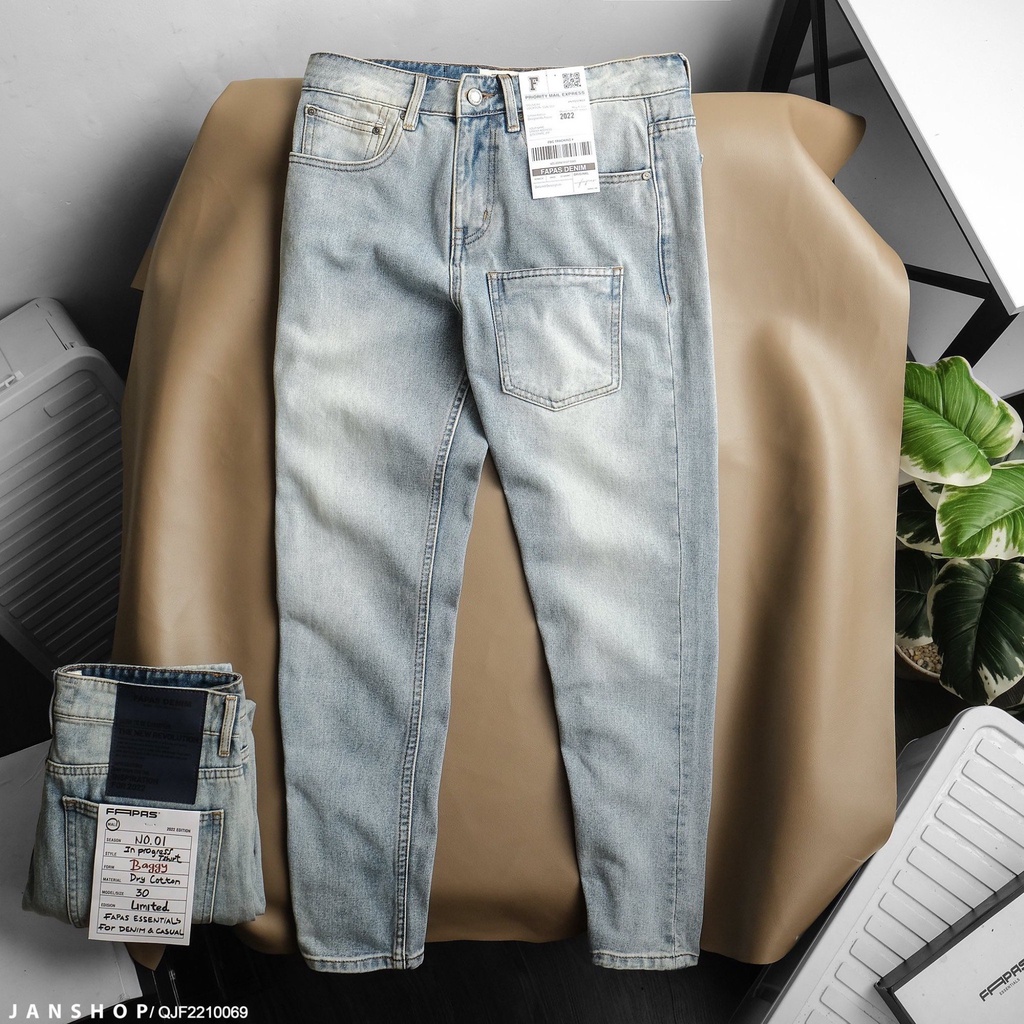 Quần jean với form baggy này nhất định phải có trong tủ đồ nha anh em. Không những chất vải dày dặn, xịn sò