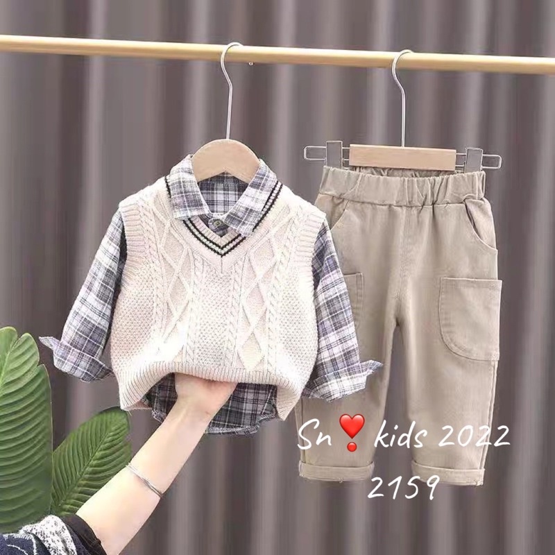 Set áo sơ mi sọc caro kèm áo jeans ghile và quần dài kaki cho bé trai
