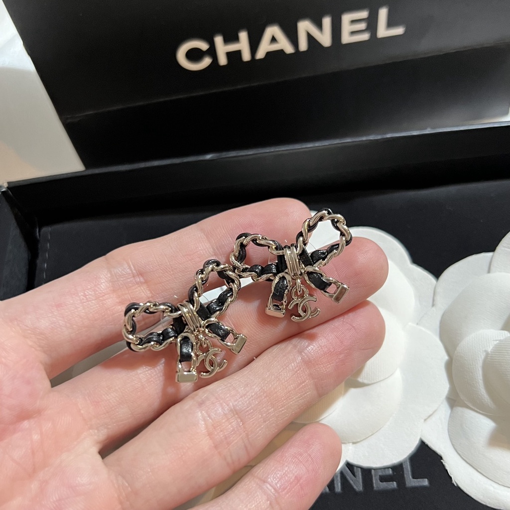 Khuyên Tai Nơ Da Chữ C Đôi Thời Trang Mới Cho Nữ