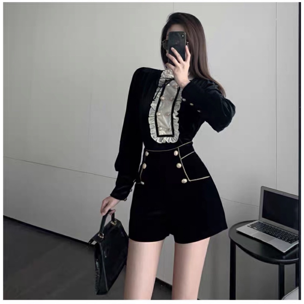 Set nhung. CÓ 1 màu. KÈm hình chụp thật 100%. Size dưới 54kg vừa. Đơn giản mà đẹp. Mua nhanh kẻo hết