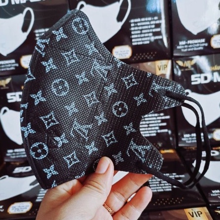 Khẩu Trang 5D HM Pro Phom Chuẩn Đẹp, Quai Đen Cá Tính