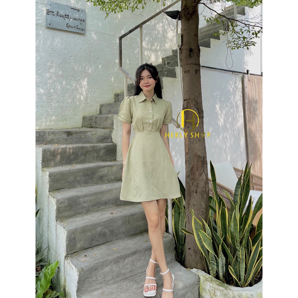 ĐẦM CỔ SƠ MI ĐÍNH NÚT XOÈ CARO