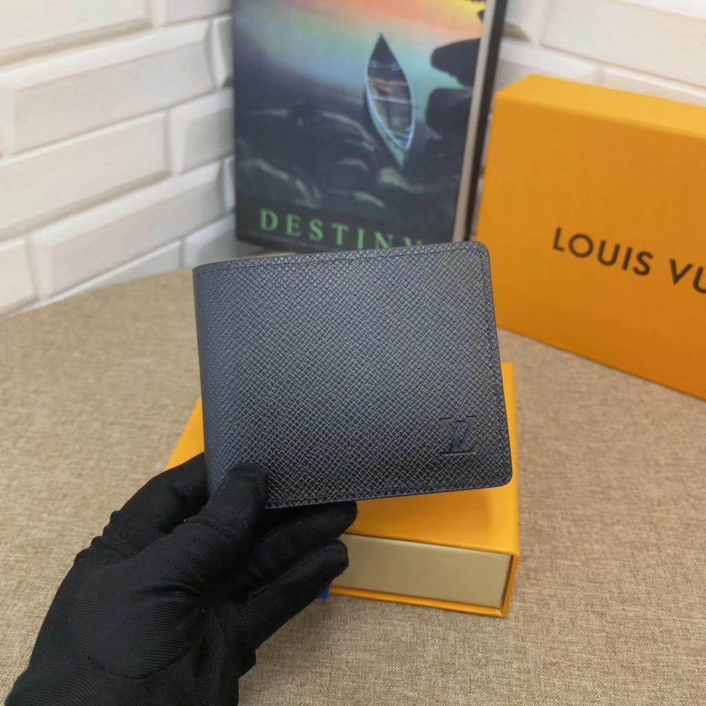 Louis Vuitton VI's New Wallet M69075