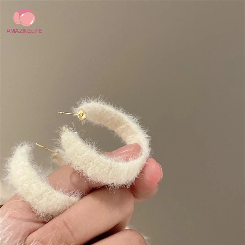 Khuyên Tai Tròn Lớn Phủ Lông Nhung Cao Cấp Thời Trang Thu Đông Dành Cho Nữ