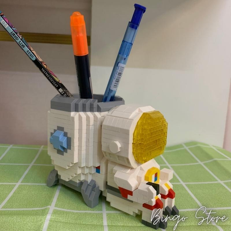 MÔ HÌNH LẮP RÁP HỘP BÚT PHI HÀNH GIA KÈM ĐÈN LED  934 CHI TIẾT