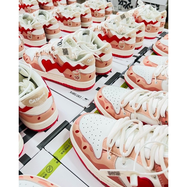 Giày Sneaker Cat & Sofa " Red Milk Tea "  Màu Trắng Đỏ Trà Sữa | PiuPiu Authentic