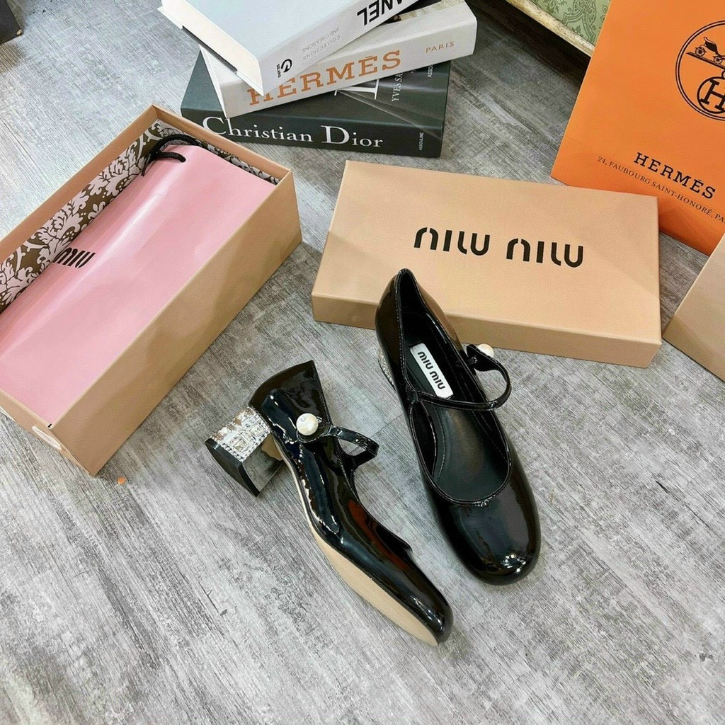 Giày nữ da bóng quai gắn hạt ngọc gót bạc Nguyên hộp hãng cao cấp