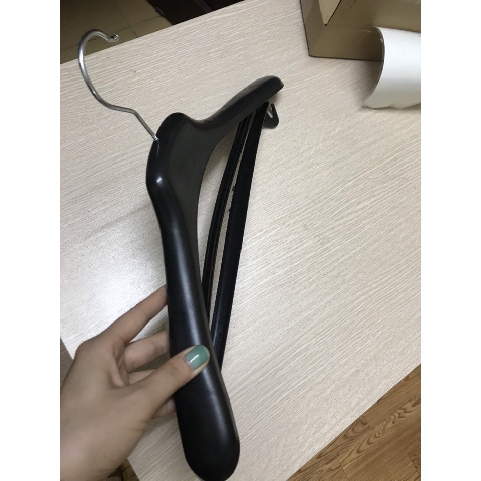 Móc treo quần áo vest nam vai ngang 45cm bằng nhựa cao cấp, có thanh ngang, sản phẩm dùng cho của hàng và shop thời tran