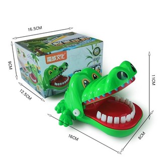 Cá sấu cắn tay