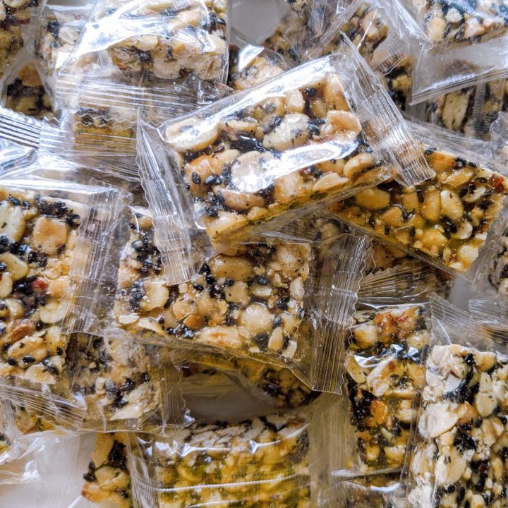 Kẹo Đậu Phộng Mè Đen, Kẹo Lạc Mè Đen Vinabisca [400g]