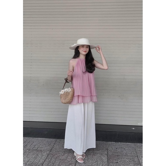 Sét áo yếm kèm quần short trắng áo peplum chất gấm trắng đầy đặn phom hở lưng cực sang phong cách trẻ trung năng động