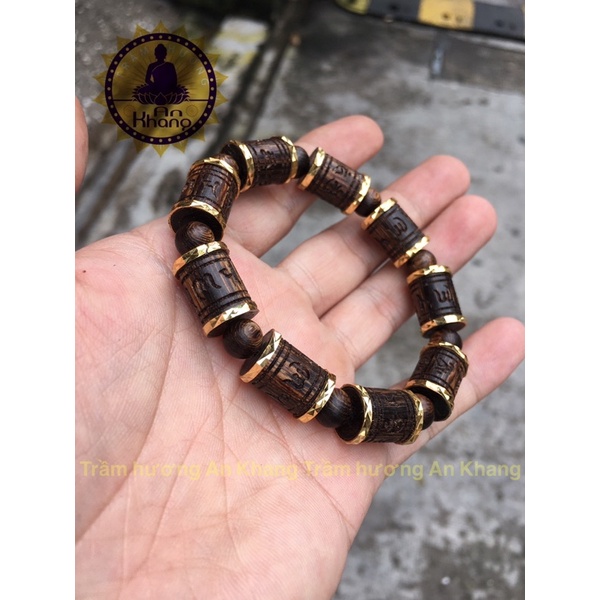 Vòng tay trầm hương sánh chìm khắc chú Tây tạng cao cấp .