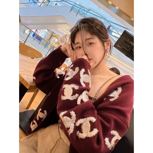 Áo cadigan len channel chữ lông nhũ