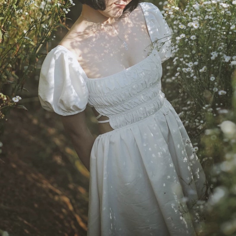 - Đầm Kamina Cổ Vuông Tay Phồng Cột Nơ Lưng