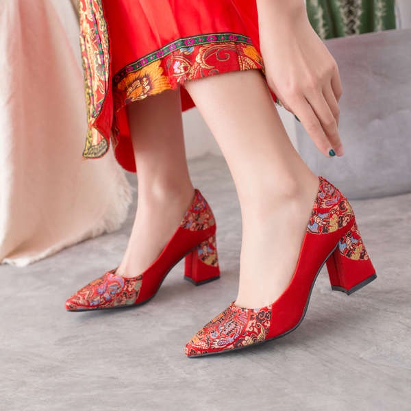 (Hàng Có Sẵn) Xiuhe Giày Cao Gót Nhung Đỏ Thêu Hoa Cao Cấp Phong Cách Retro Cho Cô Dâu Trong Ngày Cưới
