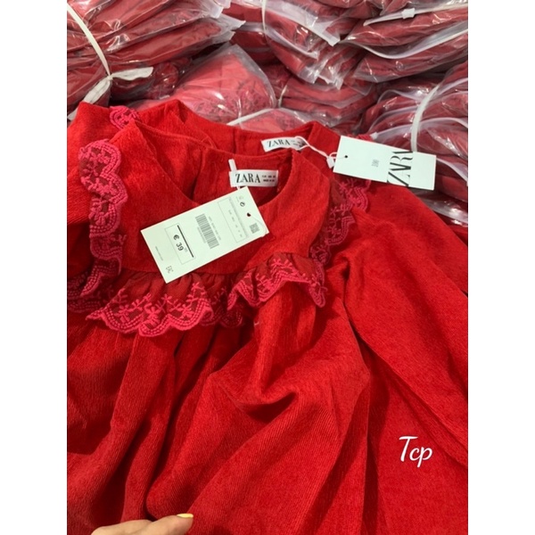 Váy đỏ viền bèo dành cho bé