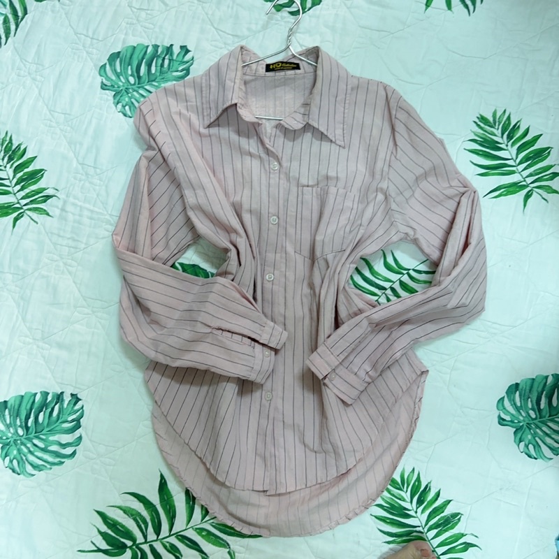 Áo sơ mi sọc tay dài, màu hồng, vạt cao vạt thấp phong cách hàn quốc