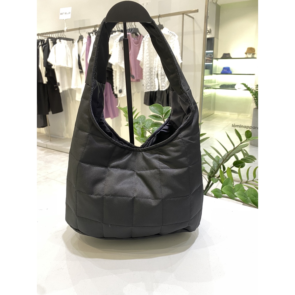 Túi xách cầm tay vải phao, là min - QUILTED HAND BAG