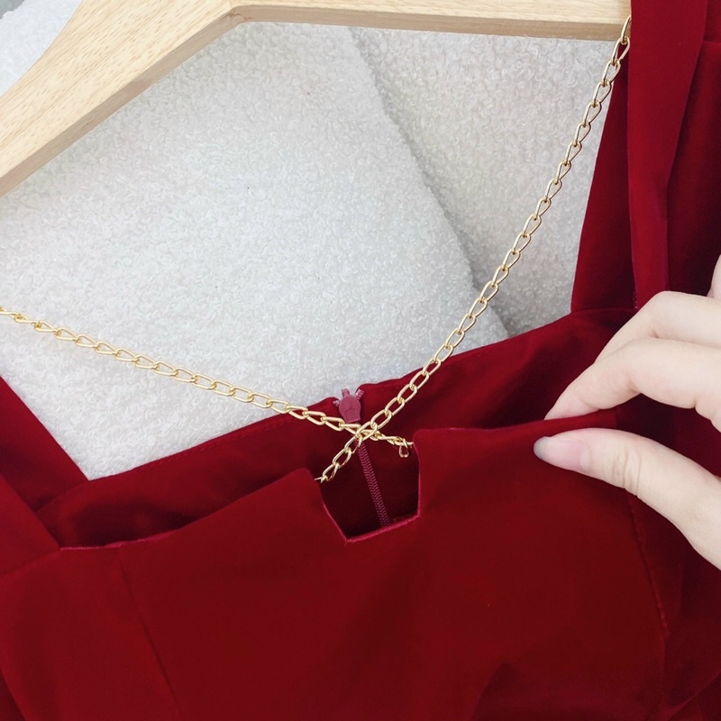 ĐẦM NHUNG CỔ VUÔNG DÂY XÍCH CHÉO XẺ NGỰC