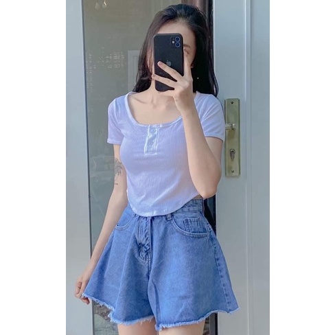 Áo croptop gân ôm vạt bầu cổ vuông cúc cài tay ngắn