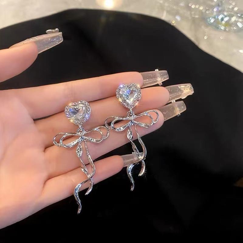 Bông Tai Đính Kim Cương Giả Hình Giọt Nước Sang Trọng Cho Nữ