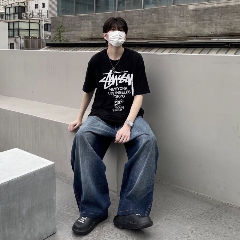 Áo Thun Stussy World Tour Đen/Trắng Cotton 100%. Áo phông STUSSY WORLD TOUR TSHIRT - BLACK/WHITE