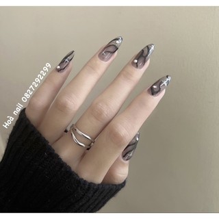 Nailbox nền thạch đen vẽ cá tính đính đá nhỏ
