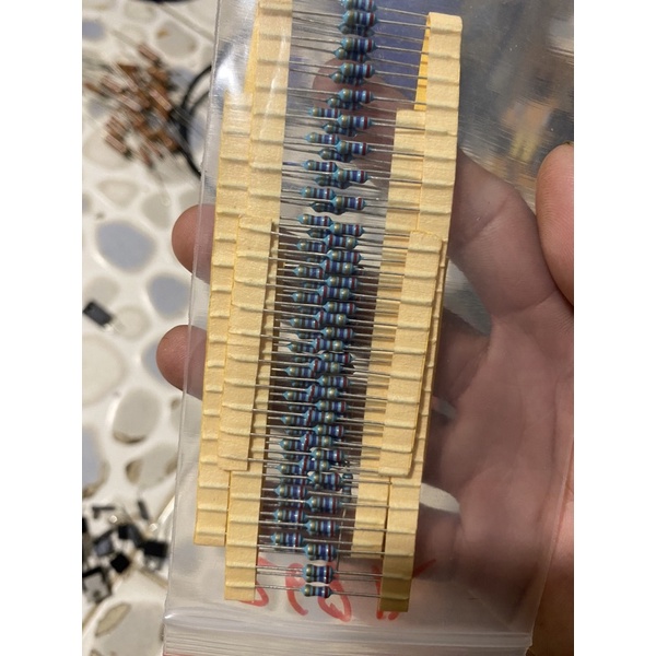 Điện Trở takman 270R 1/4w 5%