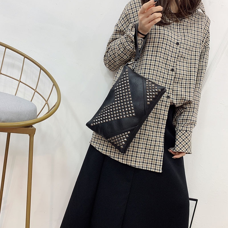 Túi Đeo Chéo Trang Trí Đinh Tán Thời Trang Dành Cho Nữ