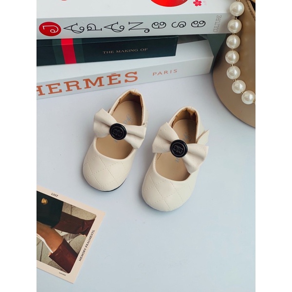 Búp bê trẻ em nơ