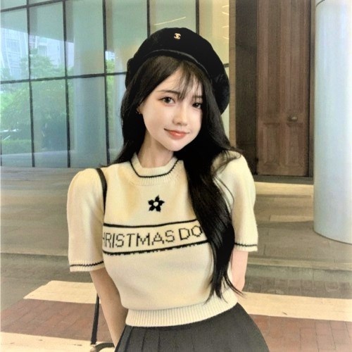 Áo len nữ Montoghi dệt kim Quảng Châu cổ tròn dáng vừa thêu hoa in chữ CHRISTMASDOLL xinh xắn