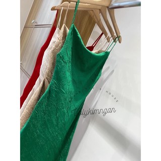 Váy hai dây cổ đỗ gấm lụa