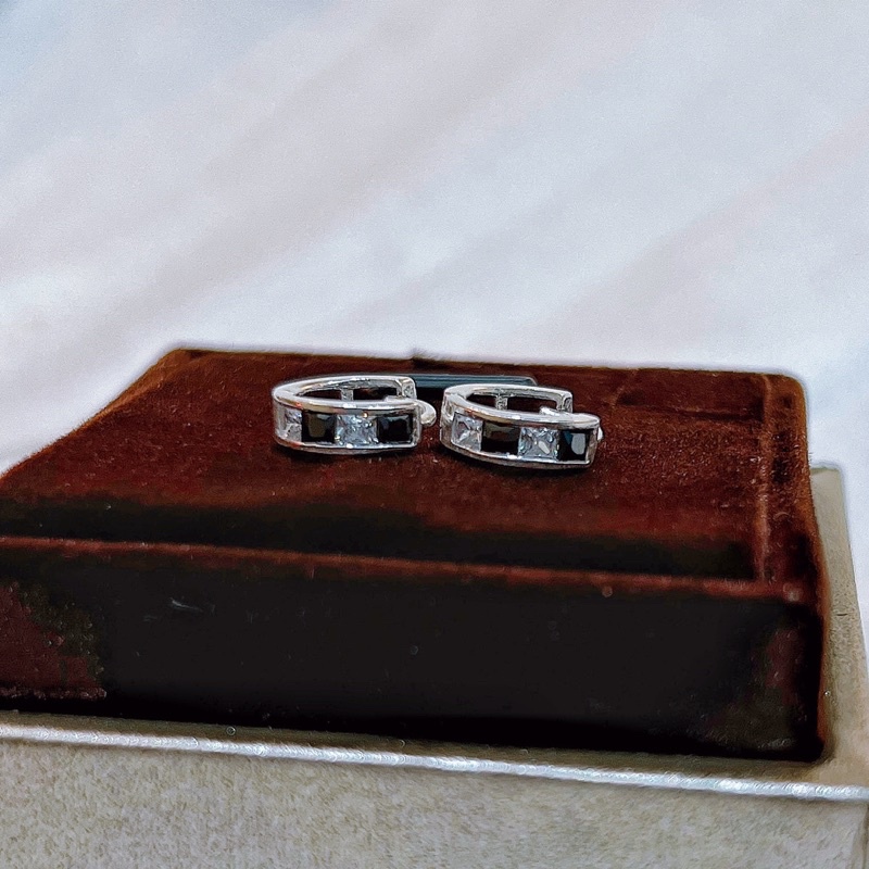 KHUYÊN TAI TRÒN CHUẨN BẠC S925 NẠM ĐÁ ĐEN