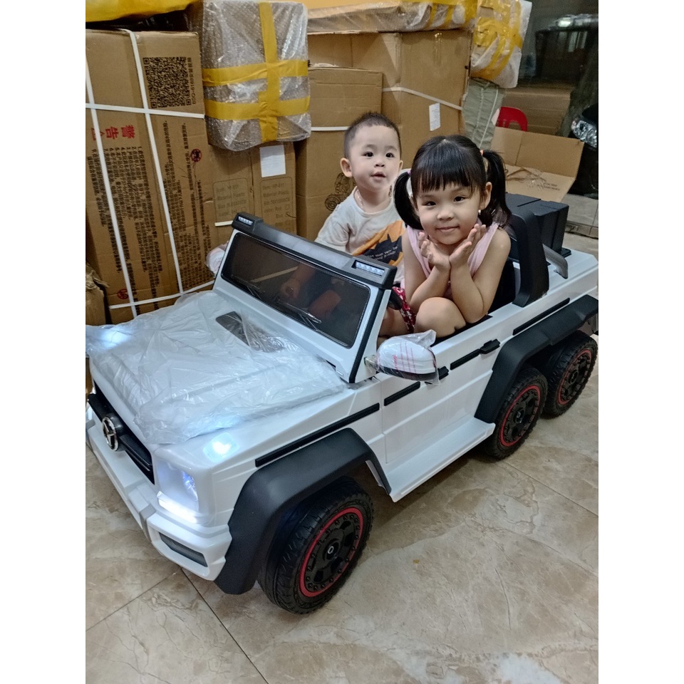 Xe ô tô  điện cho bé Mercedes G63 AMG-WF189 2 chân ga ghế to rộng có điều khiển từ xa
