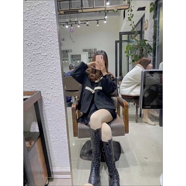 Áo khoác nỉ mỏng hai cúc cài khuy gỗ dáng ngắn