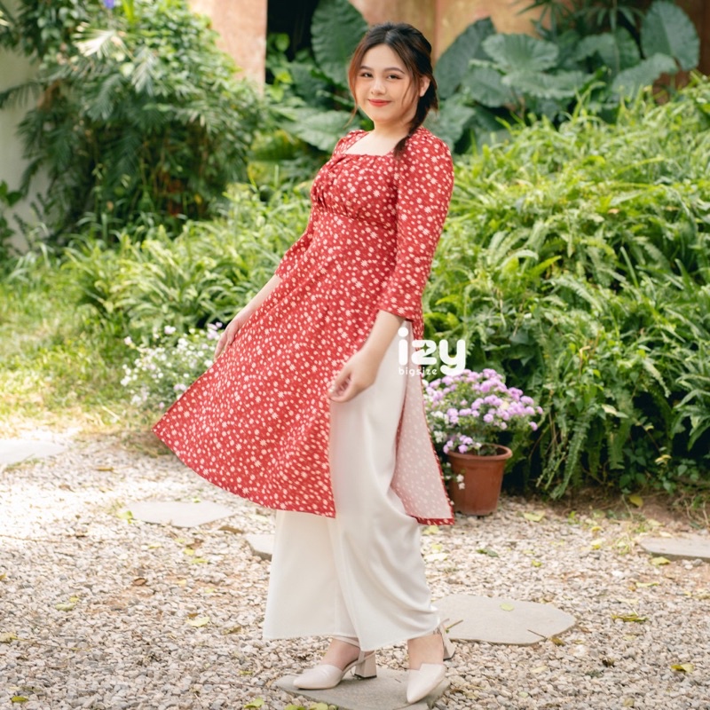 ÁO DÀI BIGSIZE CỔ VUÔNG HOA NHÍ ĐỎ - XUÂN CA - IZYBYNHI