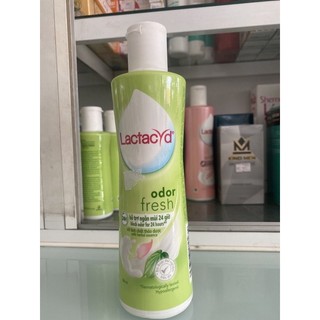 Lactacyd ngày dài tươi mát ( chiếc xuất từ lá trầu không)