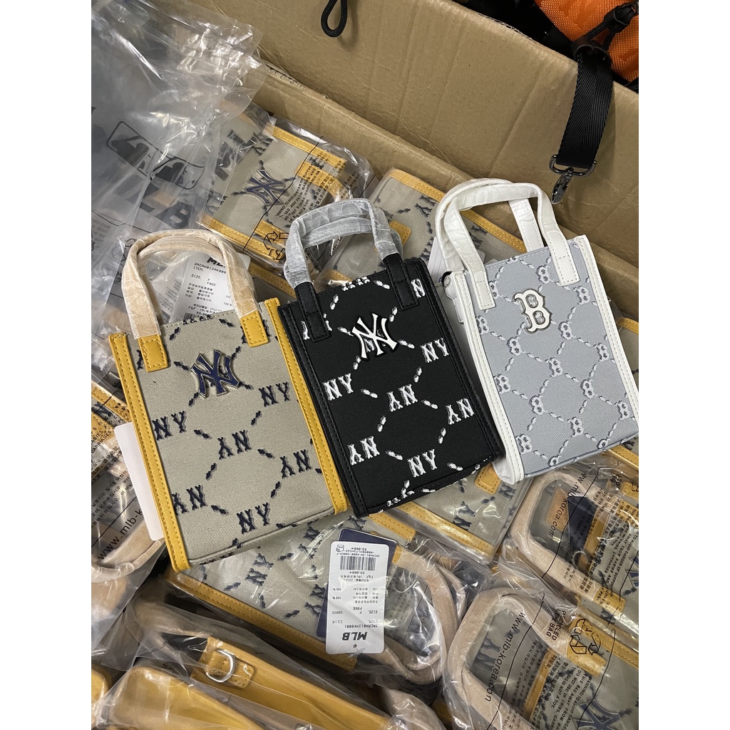Túi MLB Monogram Handphone Crossbag Newyork Yankees - Túi MLB Đeo Chéo Đựng Điện Thoại Xuất Dư