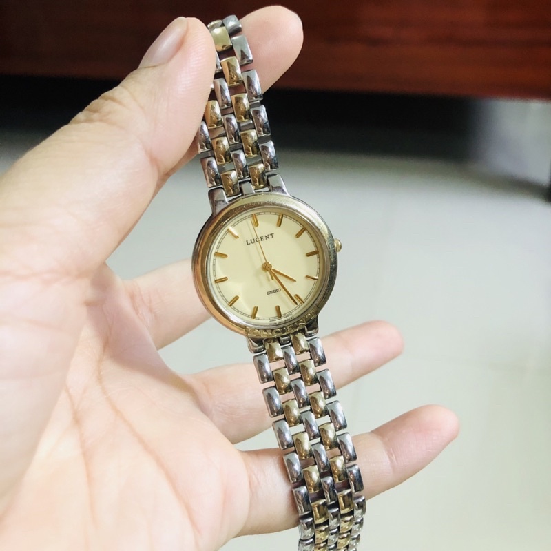 Đồng hồ nữ si nhật size to hiệu Seiko Lucent, dây khoá zin ( dành cho nữ tay to)